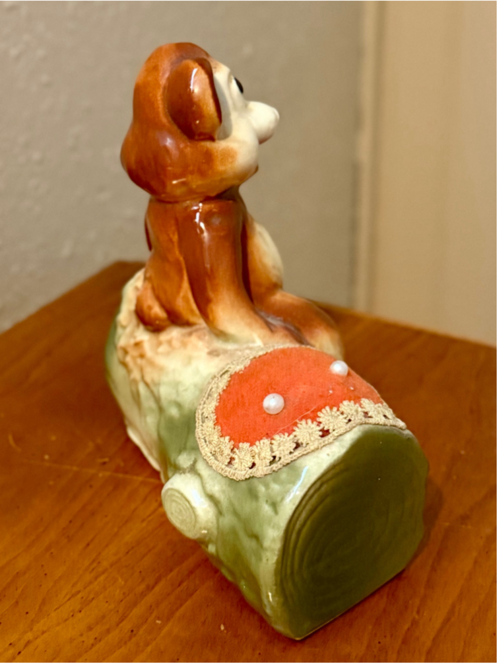 Vintage Ceramic Bear on Log Pin Cushion Figurine Lace Trim Pearl Pins Sewing - Picture 3 of 3